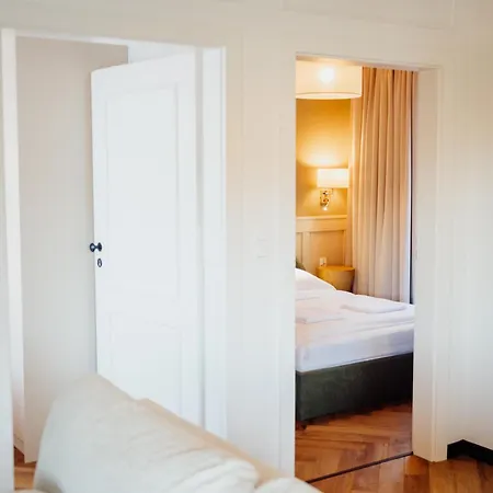 Summit 50s By Hillside Apartment