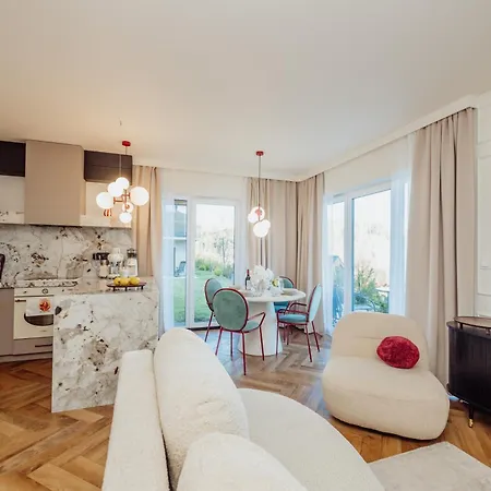 Summit 50s By Hillside Apartment