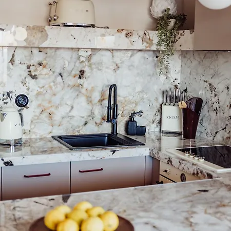 Summit 50s By Hillside Apartment