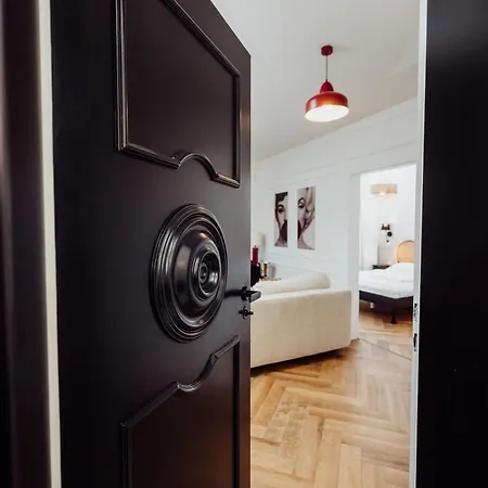 Summit 50s By Hillside Apartment *