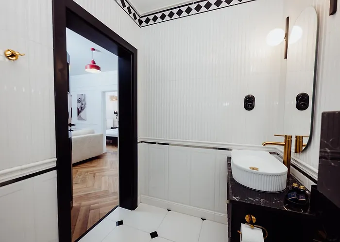 Summit 50s By Hillside Apartament